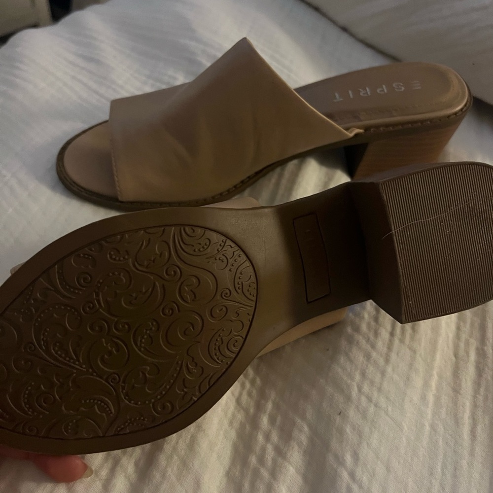 Low Heels - Picture 3 of 4